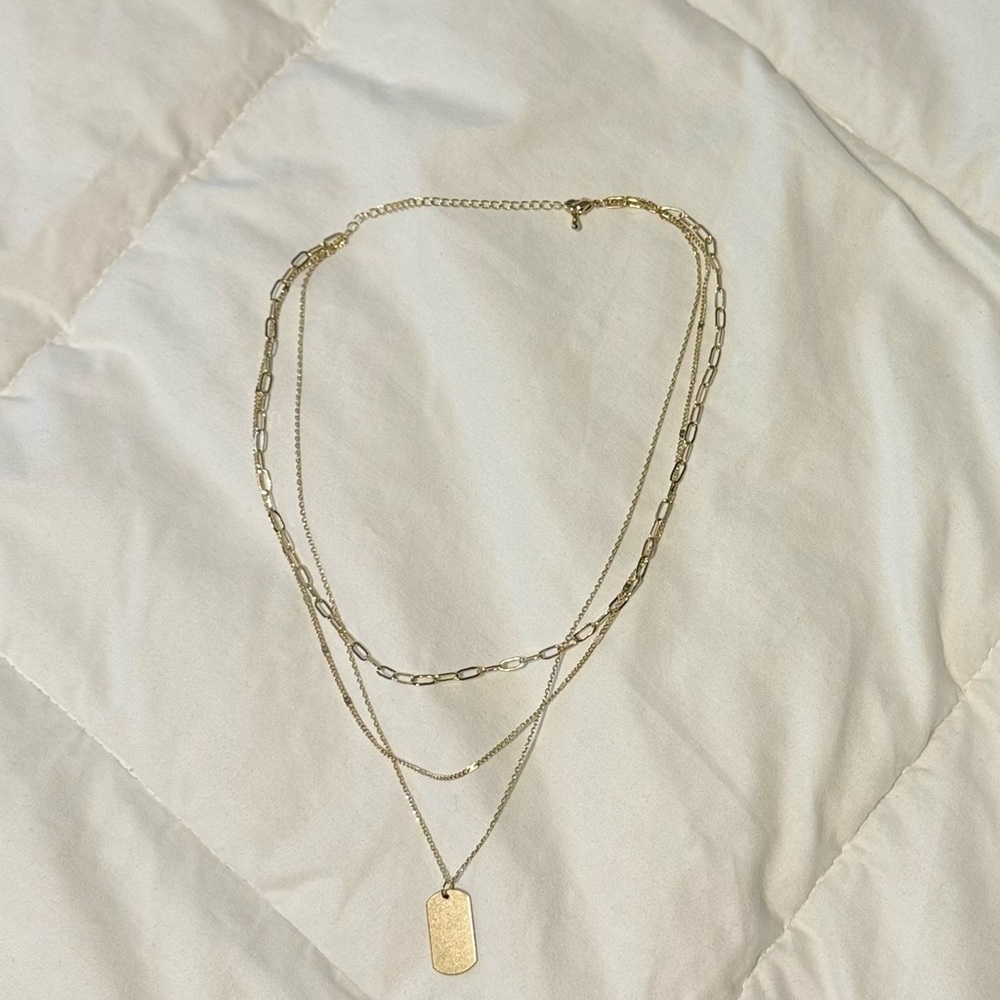 Elegant Gold Layered Necklace